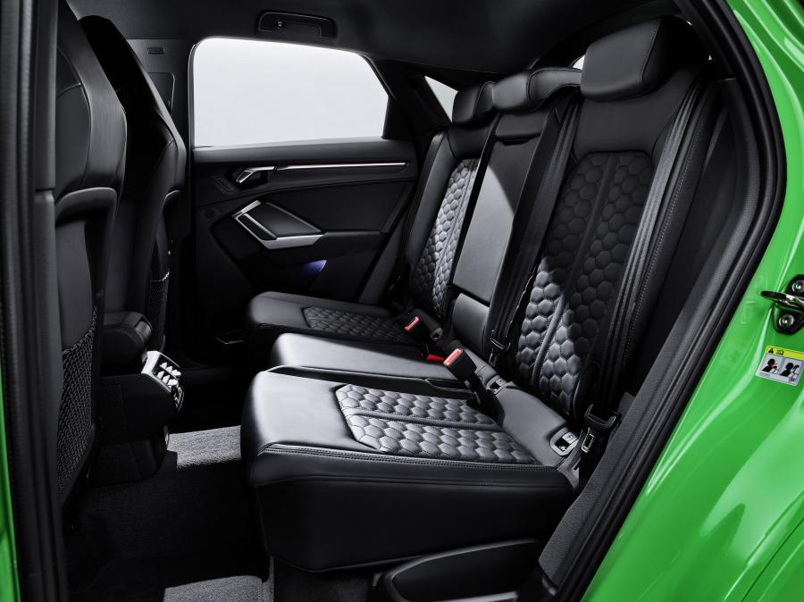 Интерьер Audi RS Q3 Sportback 2019 года  (WW) (фото 22 из 71)